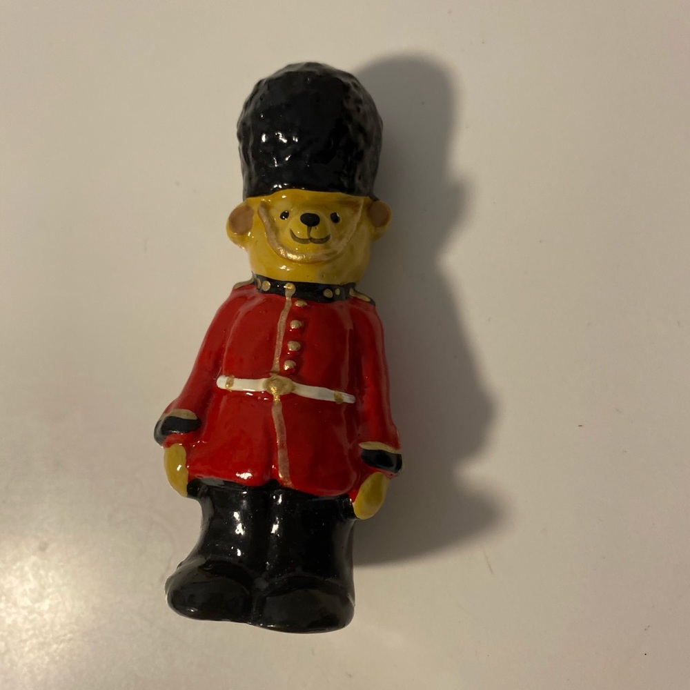 Wonderland Miniture Ornament - Royal Bear Guard